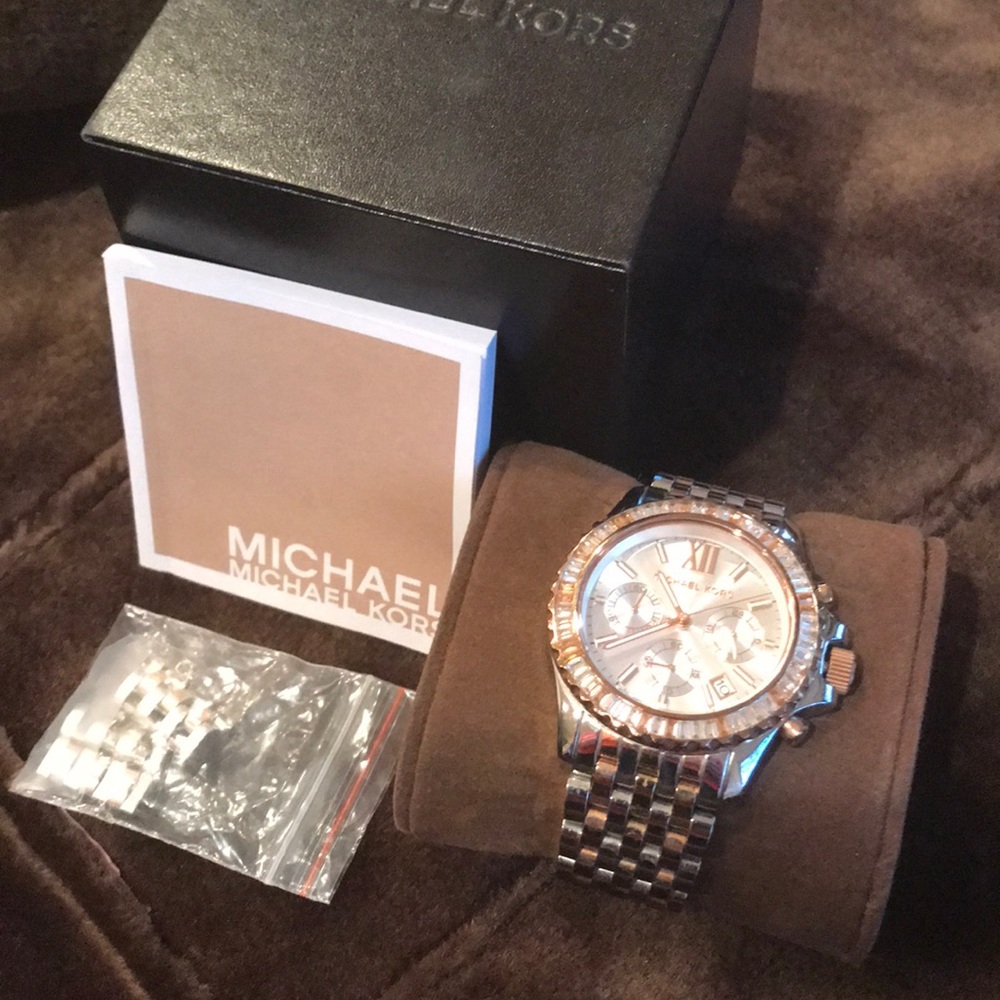 MICHAEL KORS chronograph watch. STUNNING!